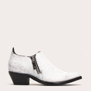 Frye Women’s Sacha White Crackle Booties Size 9